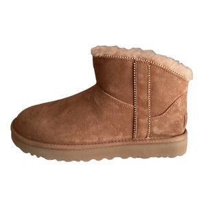 NWOT The Classic Mini Ugg Boot Chestnut colour
